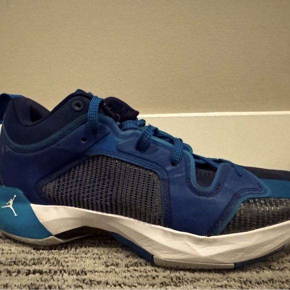 This is a Nike Air Jordan XXXVII low
It is size 11.5 Men’s and UK is 10.5 - Picture 1 of 12